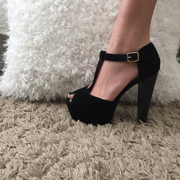 Breckelles Peep Toe T-Strap Platform Sandals Black - Picture 3 of 5